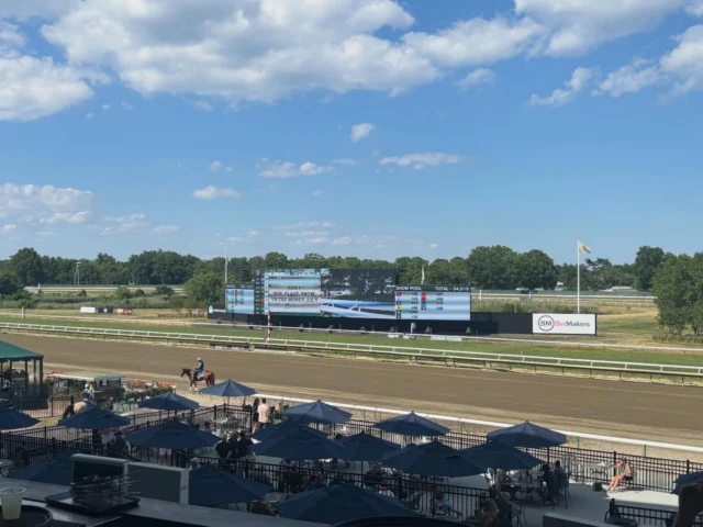 Almost race time for the Grade 3 - 150k Salvatore Mile @monmouthparkracetrack! Good luck to @angel.cruzz01 up! Let’s gooooo Dume! 👍